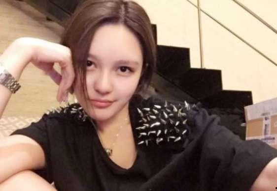 网红吴迪女友思萌,甜蜜互动，共度美好时光